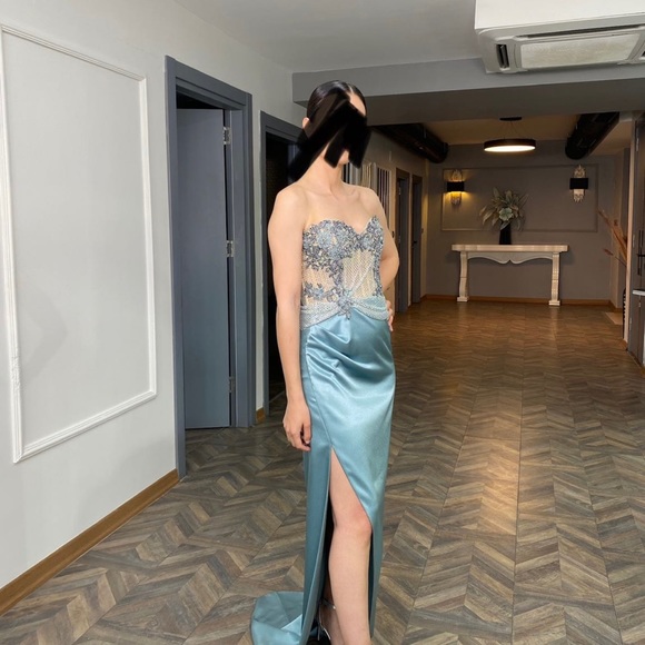 Corset Gown - Picture 6 of 7